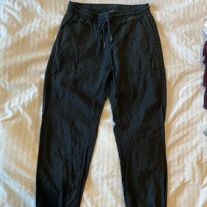 Roots Joggers (black)